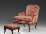 un fauteuil et un repose-pieds de style Louis II
