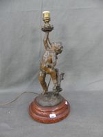 Pied de lampe en régule de forme angelot sur socle en marbre…