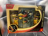 vitrine présentant des jouets Pokémon dans un magasin