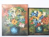 deux tableaux représentant des fleurs dans un vase bleu sur fond blanc