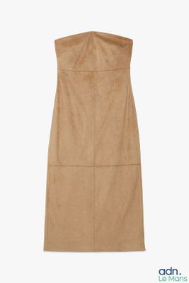 une photo d'une robe beige à bretelles