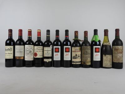 plusieurs bouteilles de vin sont alignées dans une rangée