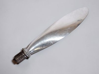 a knife that is laying on top of a table