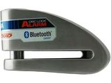 une image montrant un gros plan d'un appareil Bluetooth sur fond blanc