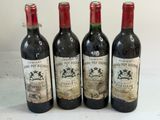 trois bouteilles de vin rouge sont alignées sur une table