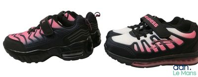 deux paires de chaussures pour enfants à rayures roses et noires
