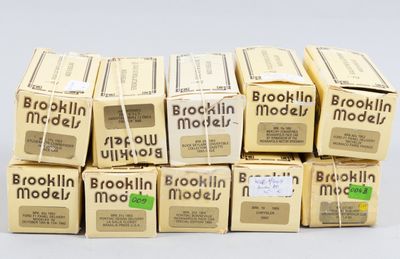 Plusieurs cartons de lait « Brooklyn Milk » sont empilés les uns sur les autres