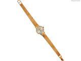 gros plan d'une montre-bracelet sur fond blanc