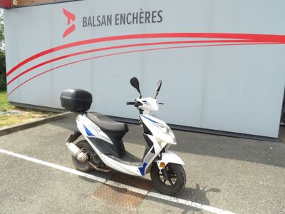 a scooter that is parked in a parking lot