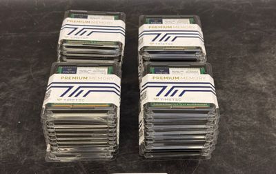 une pile de CD empilés les uns sur les autres