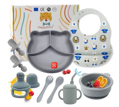 un ensemble pour l'alimentation des bébés comprenant un bavoir, un bol, une cuillère et une cuillère
