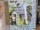 une boîte en carton sur laquelle est représentée une maison