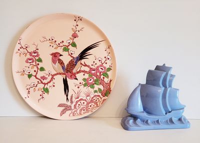 Emaux de LONGWY, Plat à tarte à décor d'oiseaux branchés sur… - Photo 1