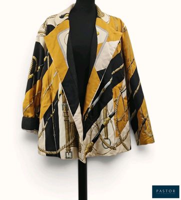 an image of a woman ' s jacket on a mannequin mannequin mannequin mannequin mannequin mannequin mannequin mann