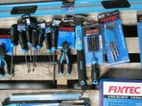 un grand nombre d'outils sur une palette