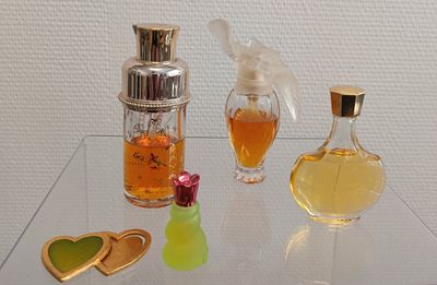 Nina RICCI L'air du temps Flacon atomiseur en verre, bouchon…