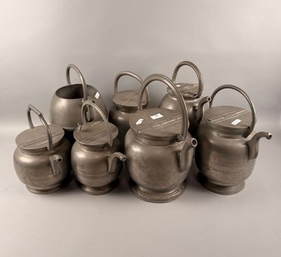 Bel ensemble d'étains XVIIIe et XIXe siècles dont 7 très gra…