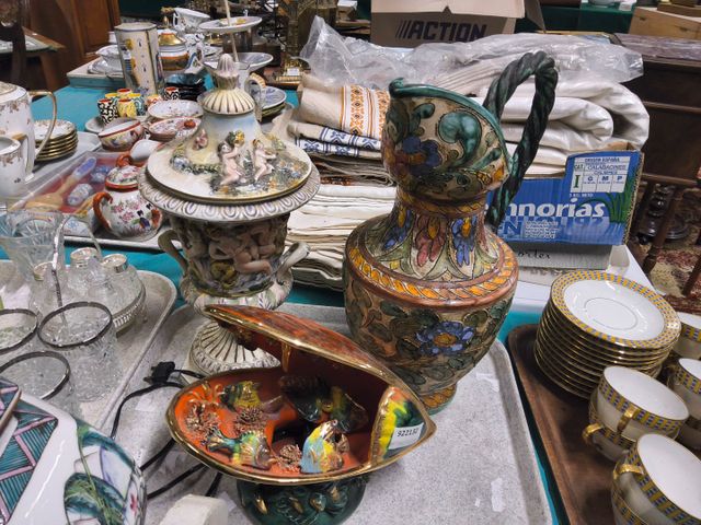 Lampe en céramique de Vallauris, 1 pot couvert en Cappodimonté e...