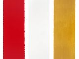 quatre couleurs de papier différentes sur fond blanc