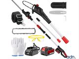 une photo d'un ensemble d'outils comprenant des chaînes, des chaînes, des gants, des gants, des gants, des gants, des gants, des gants, des gants, des gants, et