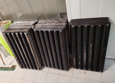 a radiator that is sitting on the floor in a room