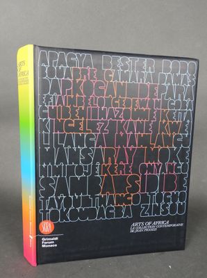 la quatrième de couverture d'un livre, sur laquelle figurent des inscriptions colorées