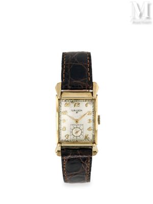 gros plan d'une montre sur fond blanc avec un bracelet marron