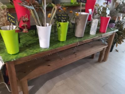 a table that has a bunch of flowers on it