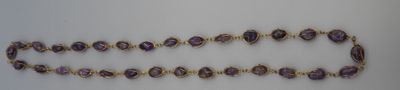 collier de perles de verre violettes avec fermoir plaqué or
