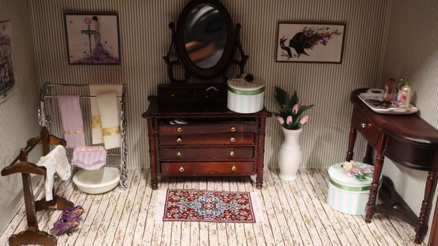 Diorama. Composition miniature, dans une vitrine en bois, vitre e...