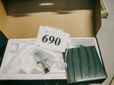 une boîte contenant un appareil électronique quelconque