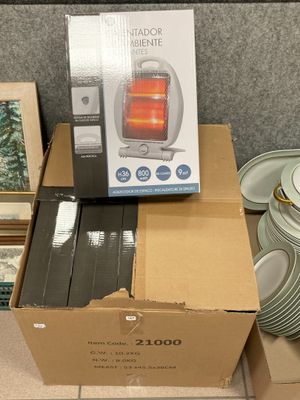 une boîte en carton sur laquelle est posé un radiateur