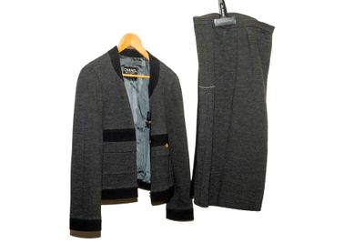 CHANEL Ensemble trois pièces composé d'une chemise en soie b… - Photo 1