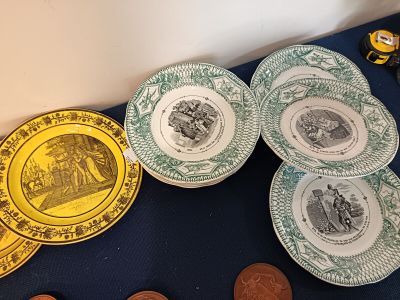 Creil et Montereau, 9 assiettes en faïence sur le thème "mil…