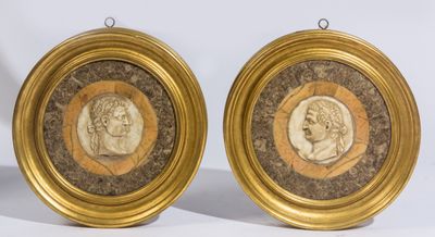deux portraits encadrés d'or représentant un homme et une femme