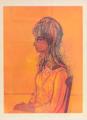 un tableau représentant une femme assise sur une chaise, sur fond jaune