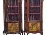 paire de vitrines anciennes peintes, dotées de portes vitrées et de tiroirs