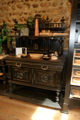 1 desserte 2 portes noires en chêne, 2 corps style Henri II,…