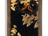 un tableau représentant deux oiseaux perchés sur une branche d'arbre