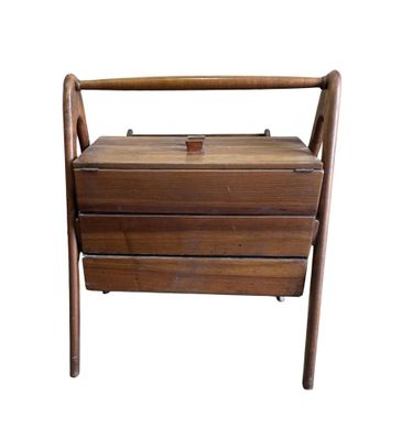 une photo d'un porte-revues en bois à deux tiroirs