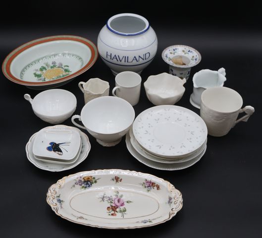 Lot de porcelaine Haviland : vase, photophore, petit saladier, dé...