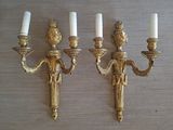 paire d'appliques murales anciennes en laiton avec bougies blanches
