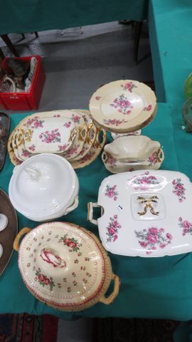 Porcelaine de Limoges F. QUINQUE : soupière, 3 plats, 2 raviers, ...