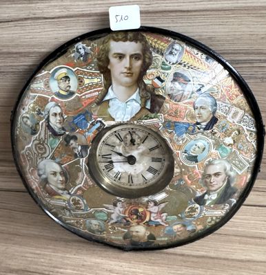 Curieuse Horloge murale réalisée avec des bagues de cigares …