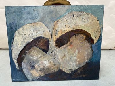 une peinture représentant deux champignons posés sur une table
