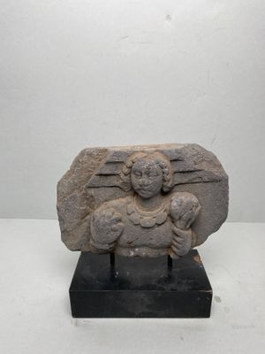 Torse de servant, en schiste Art gréco-bouddhique du Gandhar…