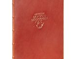 un livre en cuir marron avec un logo sur la couverture