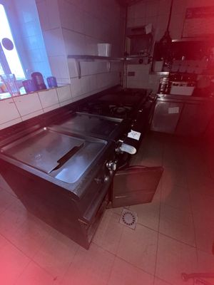 VENTE SUR DESIGNATION - LOT 14 - Un piano cuisine 4 feux gaz…