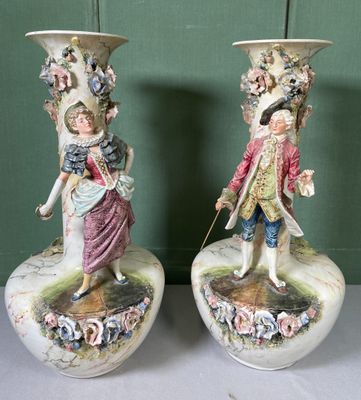 two vases that are sitting on a table