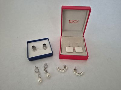 J/ Lot de boucles d'oreilles en argent 925/000 comprenant : …